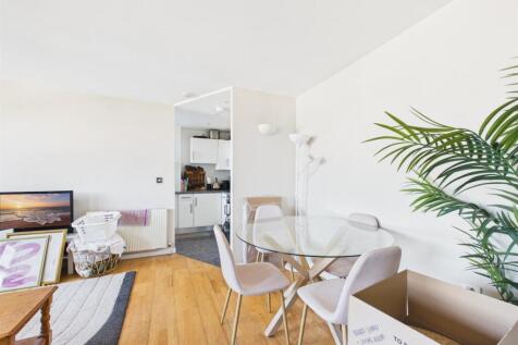 Living room 2.jpg