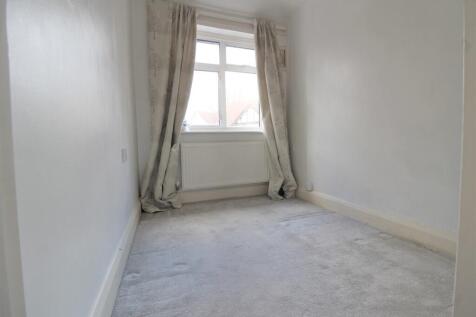 Drayton Gardens, West Drayton photo 5