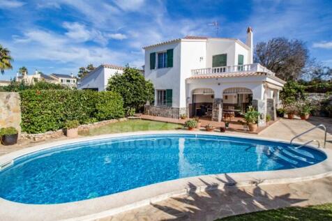 Country house with pool in Trebaluger