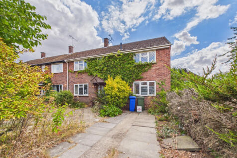 Three bedroom end terrace house - For sale by auc