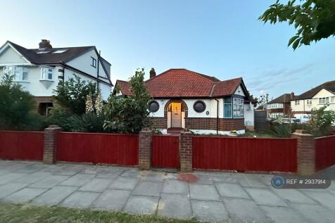 Clayton Road, London, KT9 photo 4