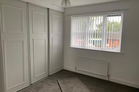 11 Tweedsdale Close, Whitefield, M45 8ND photo 4