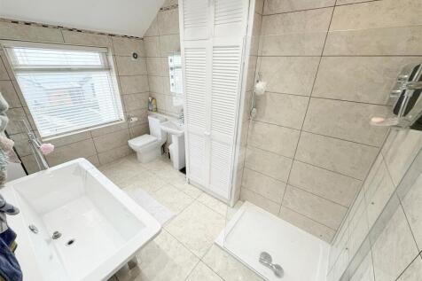 BATHROOM (FORMER BEDROOM 2)