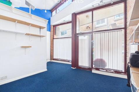 Retail Property (high street) to rent Image 5