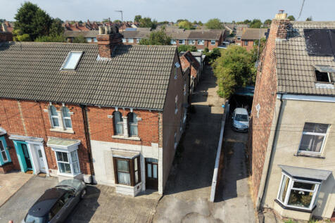 3 Bedroom End Terrace House - For Sale
