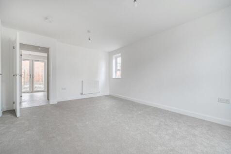 Banbury Grove, Broughton, Aylesbury, HP22 photo 3
