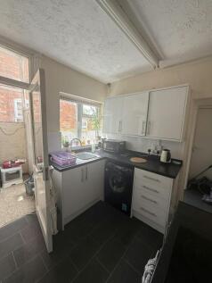 Flat 1, 34 Oxford Gardens, Stafford, ST16 3JB photo 5