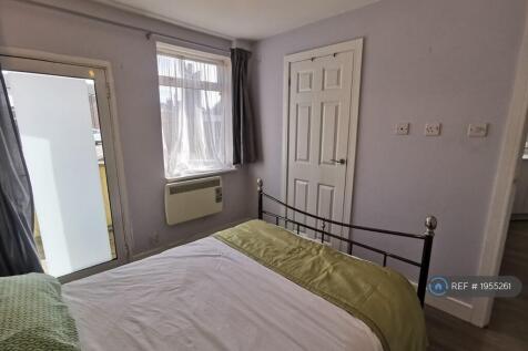 Bedroom With En Suite