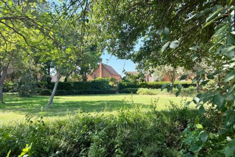 Fronts Onto Green Space