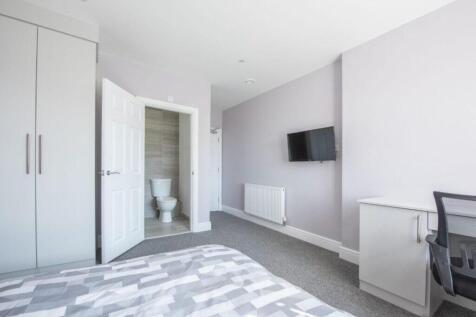 Modern suite with private en-suite and workspac...