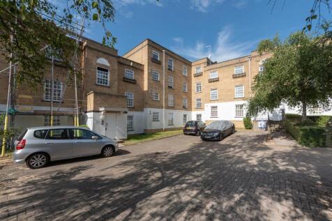 London, N14 - property photo