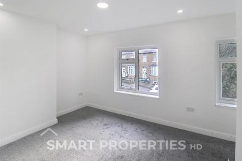Springdale Avenue, Huddersfield photo 4