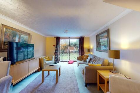 Living Area - Ang...