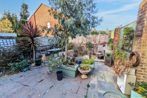 Rear garden 4 new.jpg