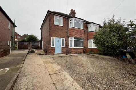 Leeds, LS26 - property photo