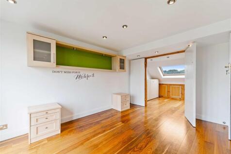 41 Oaklands Avenue, Isleworth TW7-28.jpg