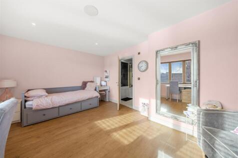 Office / Fifth Bedroom