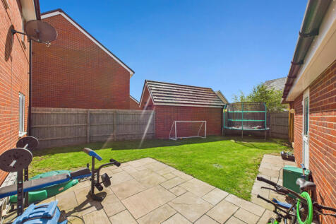 CAM02909G0-PR0479-STILL023