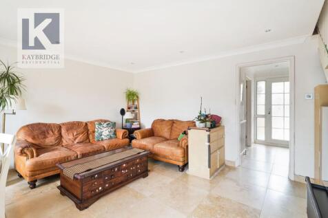 Leas Close, Chessington - KT9 2EQ