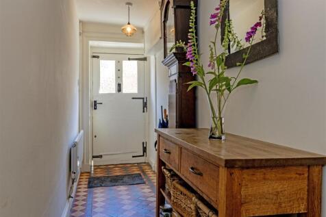 Entrance Hall-1.jpg