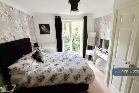 Master Bedroom With En-Suite 