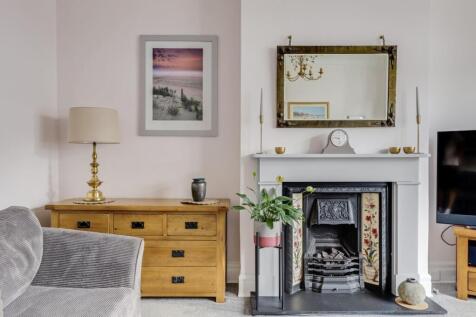 07-422dJHPropWorld - 25 Dukesthorpe Road - 4.jpg