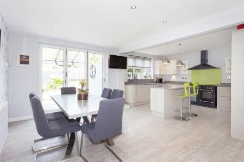 KITCHEN DINING ROOM