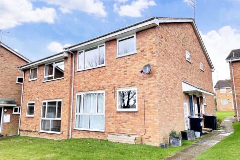 2-bed flat on Chiltern Park Avenue, Berkhamsted, £1,400/mo