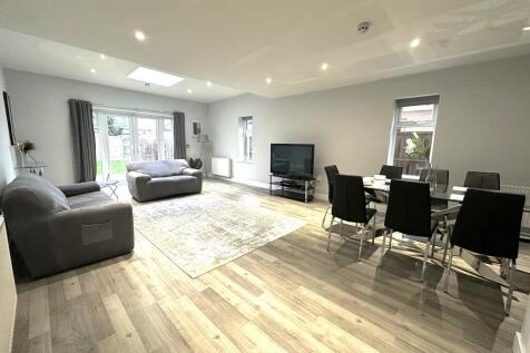 Elmshott Lane, Cippenham, Slough photo 4