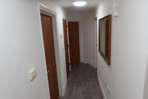 Sunningdale Court, Wrotham road, Meopham, Gravesend, DA13 0HJ photo 3