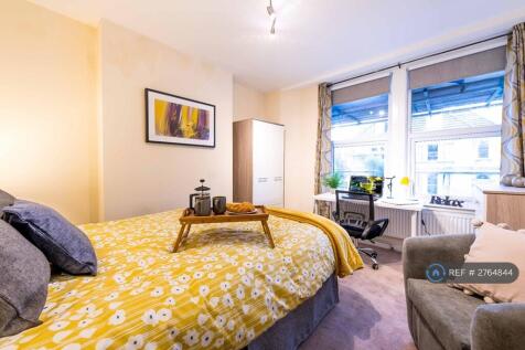 Room 1 - £ 875