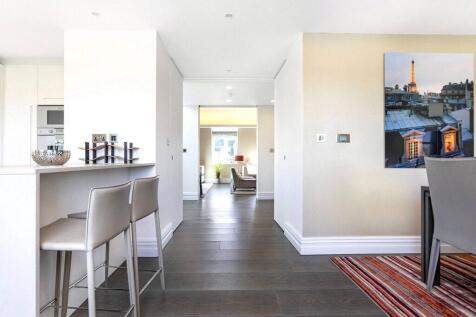 2 bed, 2 bath Penthouse in London - Photo 5