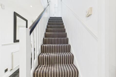 CAM03729G0-PR0056-STILL018