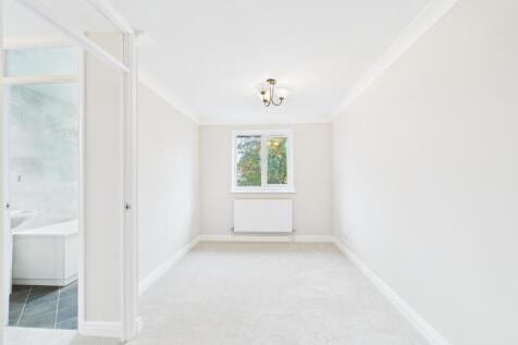 CAM02023G0-PR0184-STILL025