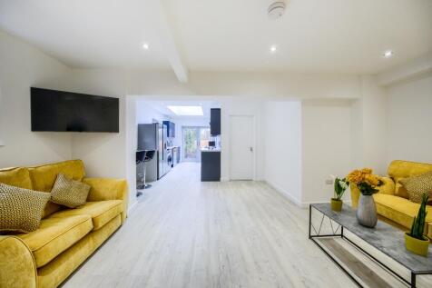 Kitchen/ Living Area