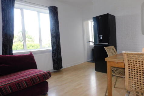 17, Carrick Knowe Gardens, Edinburgh, EH12 7EY photo 4