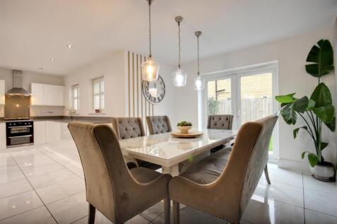 10 Bromby Close (16).jpg