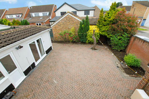 185 ROCHFORD GARD...