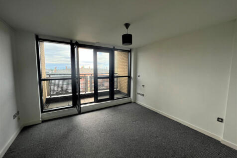 Luxurious 2 Bedroom City Centre Apartment with Pa