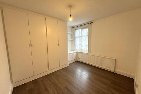 Two bedroom HIGH STREET SOUTH photo 5