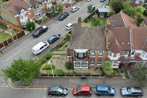 Pulteney Road, E18