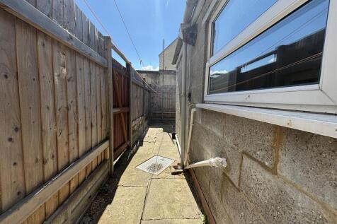 Rear Garden Court Yard