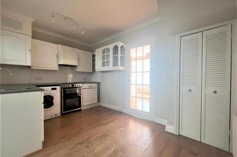 Oakleigh Road, Hillingdon, UB10 photo 4