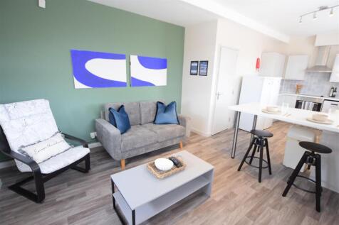 27/28 - Carholme Road - Student Apartment photo 3