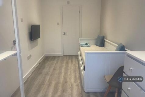 Fitted With Double Bed (Day Bed Not Facilitated) 