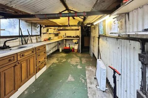 GARAGE / SHED