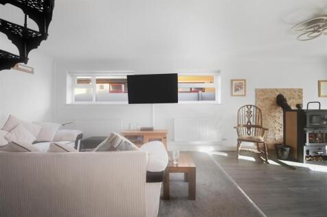 32 Bishopstone Drive (12).jpg