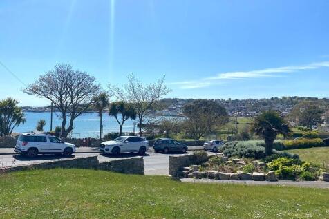 Comm. front garden