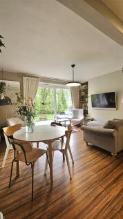 Lakeside Court, N4