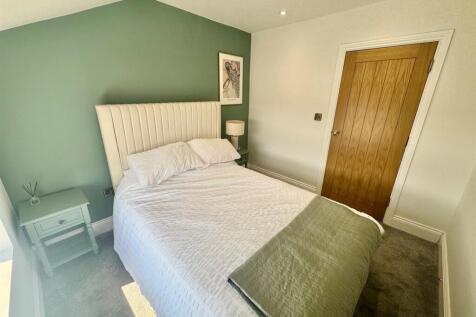 Bedroom b.jpg
